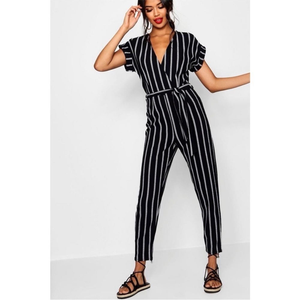 NEW‎ Boohoo Tailored Roll Sleeve Tie Belt Jumpsuit Black White Stripe Size 16